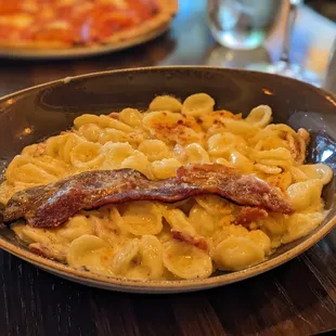 Bacon mac and cheese
