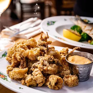 CALAMARI FRITTI: fried calamari, mint, calabrian chili aioli