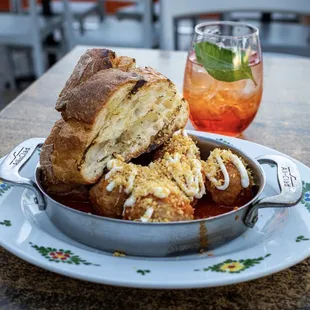 POLPETTINE. Meatballs are DENSE and the sauce is very unmemorable...