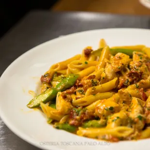 PENNE FANTASIA- tender chicken breast, sun-dried tomato, asparagus, and a touch of cream.