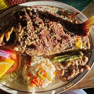 Mojarra al Mojo de Ajo: fried fish in garlic butter