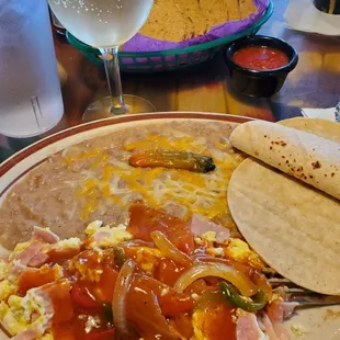 jamon con huevos with ranchera sauce