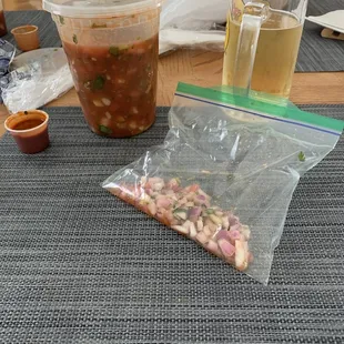 Esto pasa cuando pides una orden sin cebolla y te ponen extra cebolla, felicidades al cocinero , lo bueno que pedí SIN CEBOLLA