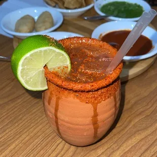 a close up of a margarita