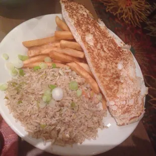 Parrillada de Mariscos came with rice, yummy fries and toasted bread.