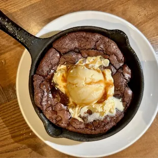 Brownie with icecream and caramel