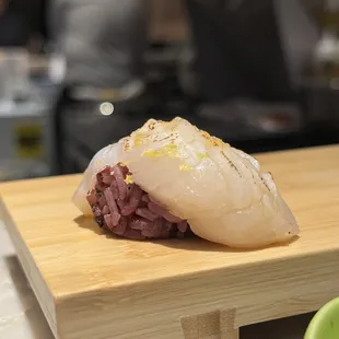 Hatote (scallop) with lemon zest