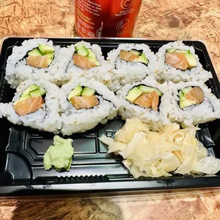 Salmon Roll (8pcs)