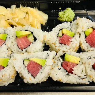 Tuna Roll (8pcs)