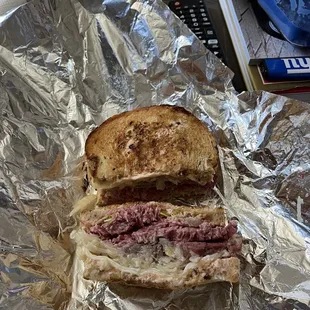 a sandwich on tin foil