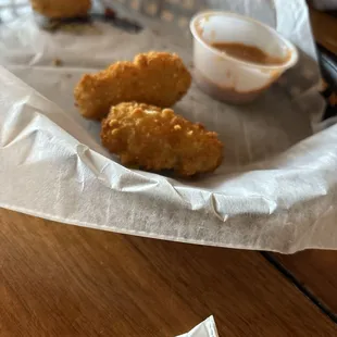 9/10 Jalapeño poppers and sauce, came with 13 poppers. Taste very good. Sauce hits.