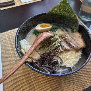 CLASSIC TONKOTSU