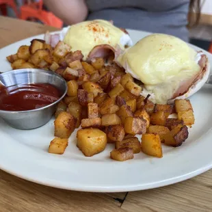 EGGS BENEDICT