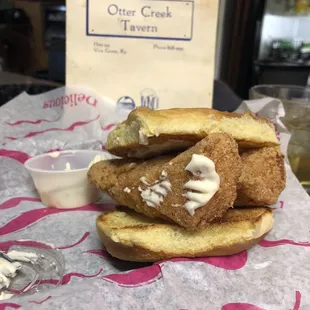 Catfish sandwich with tarter
