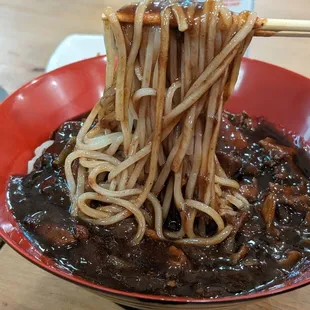 Jja jja mien - black bean noodles