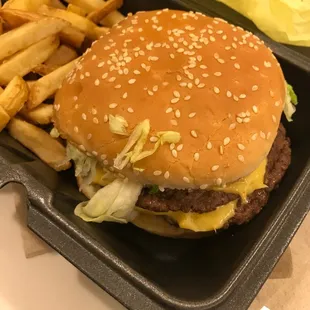 Double cheeseburger w/ everything