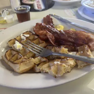 Belgium waffle, 4 slices of bacon, 2 scrambled eggs and syrup.