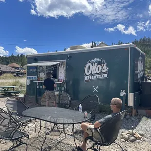 Food cart - nice seating area outdoors during summer