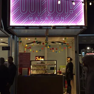 the outside of a restaurant