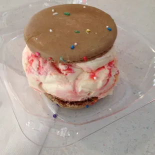Strawberry cheesecake macaron sandwich