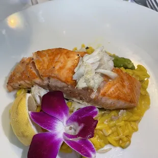 Pan Seared Salmon with Crabmeat Plate