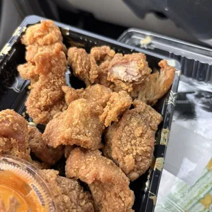 food, chicken, chicken wings, chicken wings and fried chicken, fried chicken, poultry, bbq wings, fried chicken wings, bbq chicken