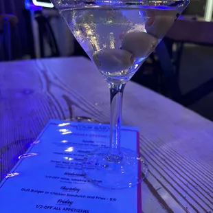 $6 Well Drinks 4-7p M-F