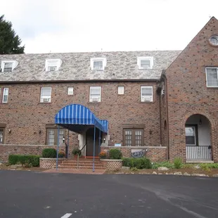 The old White Star Hotel, current home to the Cafe