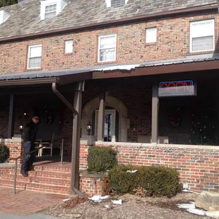 Front entrance to restaurant.