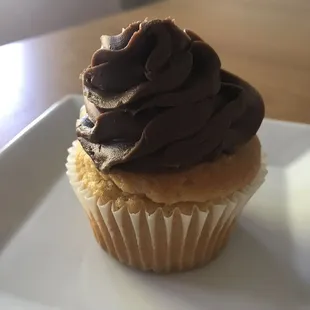 Peanut butter cupcake w chocolate frosting