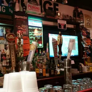 Great wings and cold beer!!