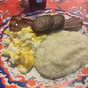 Scrambled eggs, grits, bacon and sausage