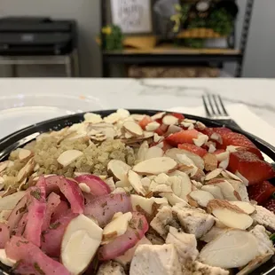 strawberry quinoa bowl (new)