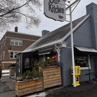 the outside of the restaurant