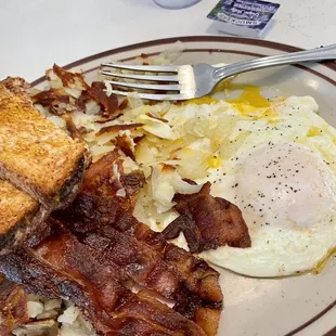 My lunch!  Noted for their hash browns. A full two cups  of potatoes worth!