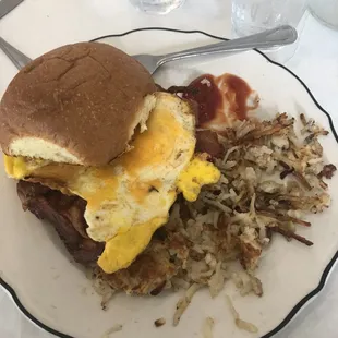 Breakfast sandwich with hash browns