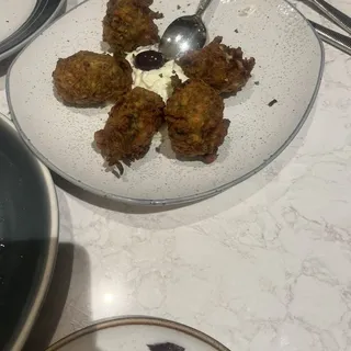 Kolokithokeftedes (Zucchini Fritters)