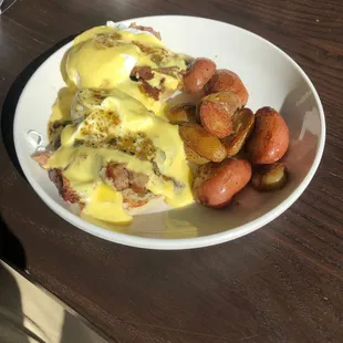 Carnitas Benedict