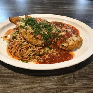 a plate of chicken parmesan and spaghetti