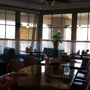 Cute ,cimfy,old school, and clean