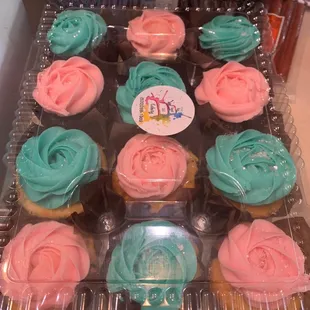 Vanilla and chocolate cupcakes