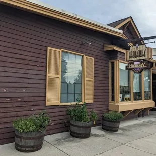 Out Of The Ordinary Restaurant &amp; Hickory Sports Bar, Nashville