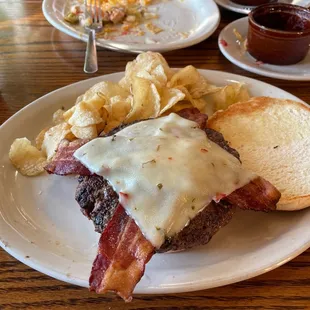 Burger w/ cheese &amp; bacon