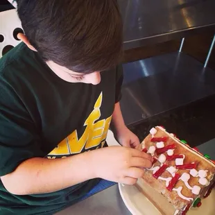 Gingerbread decorating class Dec '17