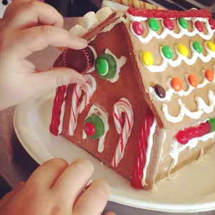 Gingerbread decorating class Dec '17