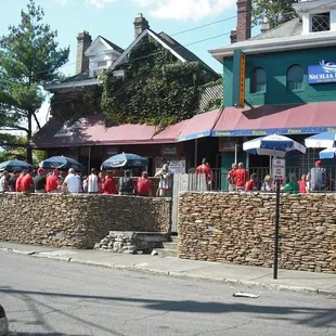 ows a group of people outside a restaurant