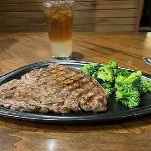 Melbourne Porterhouse with Broccoli and an Arnie P.