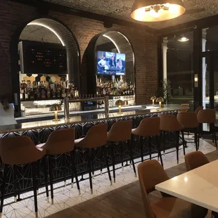 Bar area &amp; dining