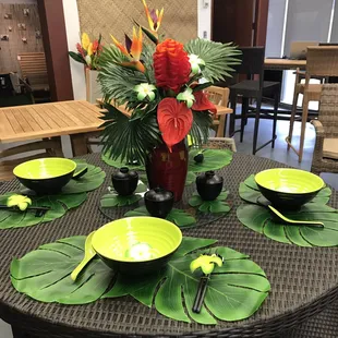 Jazz up your outdoor table with colorful place settings!