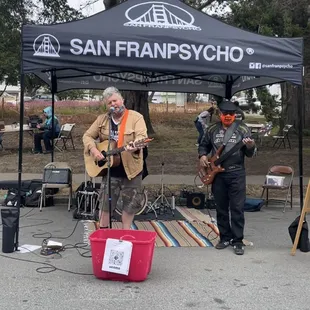 Live music outdoors at the best farmers market in SF